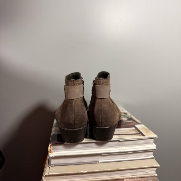 Rockport Brown Taupe Size 9.5M Women’s Ankle Suede Booties - Picture 7 of 15